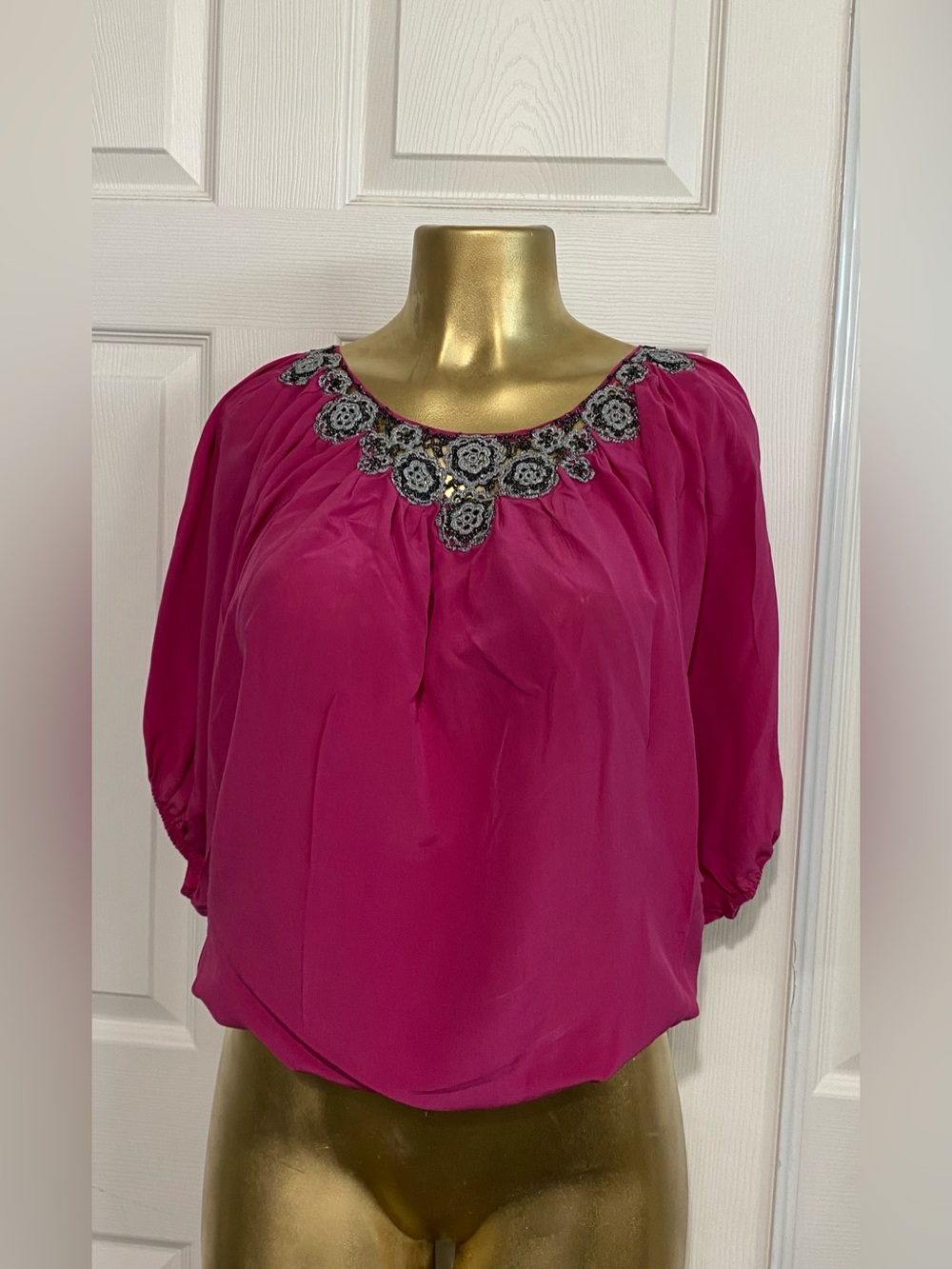 💯Silk Karen Kane Magenta Embroidered Scoop Neck Blouse